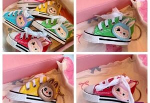 LLAVERO CONVERSE LABUBU